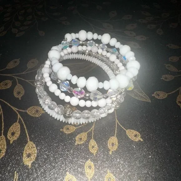White Memory wire Beaded Bracelet. 5 strands connected. - Picture 3 of 5